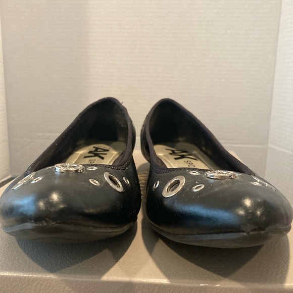 Anne Klein Sport black flats with grommets. EUC. - Picture 3 of 6
